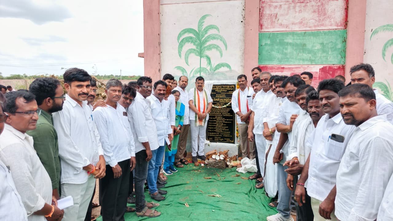 పీఏ పల్లి ప్రభుత్వ గిరిజన సంక్షేమ బాలుర ఆశ్రమ పాఠశాలలో నూతన వసతి గృహానికి శంకుస్థాపన చేసిన ఎమ్మెల్యే నేనావత్ బాలు నాయక్